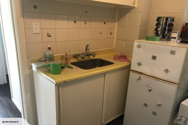 Photo of property in 28b Hillcrest Road, Papatoetoe, Auckland, 2025