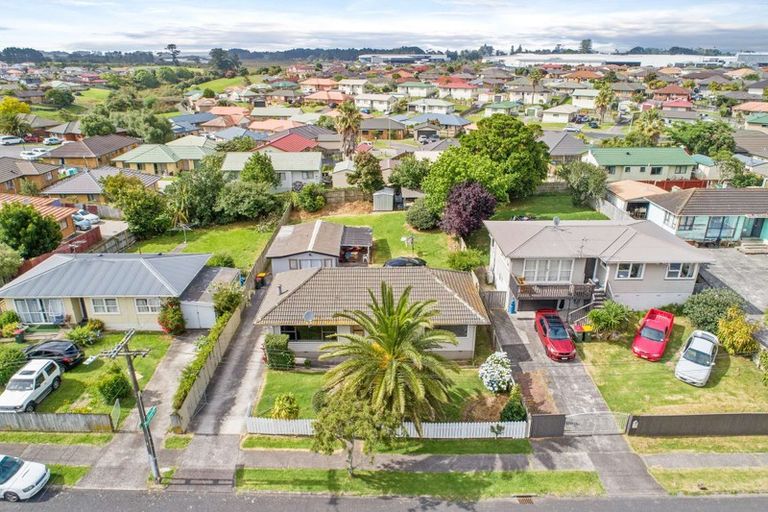Photo of property in 29 Plumley Crescent, Mangere, Auckland, 2022