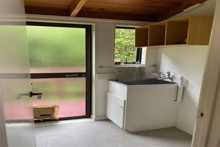 Photo of property in 2/618 Glenfield Road, Bayview, Auckland, 0629