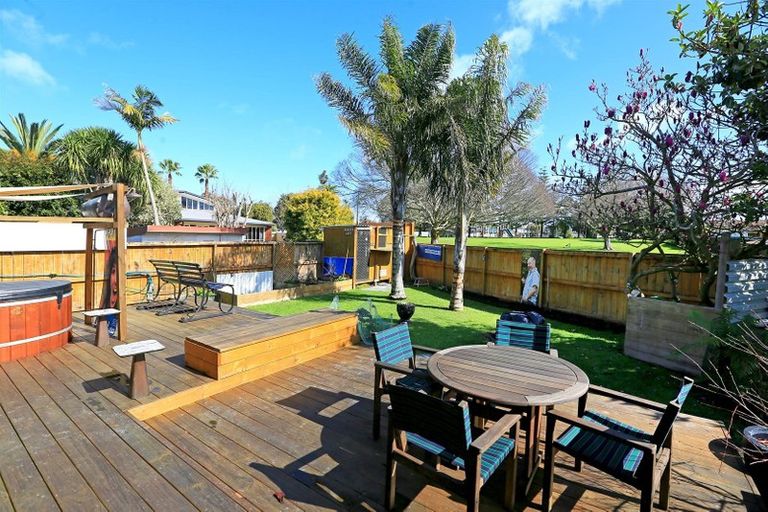 Photo of property in 2/3 Papatahi Place, Henderson, Auckland, 0610