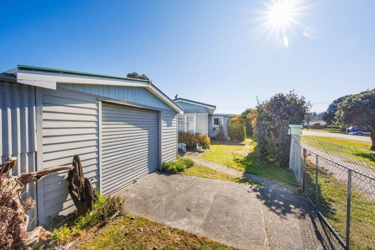 Photo of property in 12 Beach Street, Tangimoana, 4822