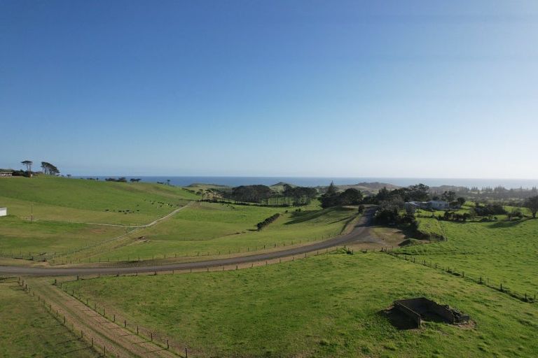 Photo of property in 177 Rehutai Road, Baylys Beach, 0377