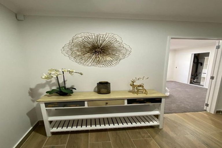 Photo of property in 4223c Great North Road, Glendene, Auckland, 0602