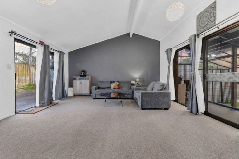 Photo of property in 3/21 Northall Road, New Lynn, Auckland, 0600
