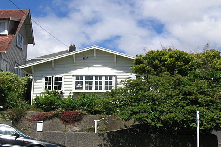 Photo of property in 11 Ngaio Road, Kelburn, Wellington, 6012