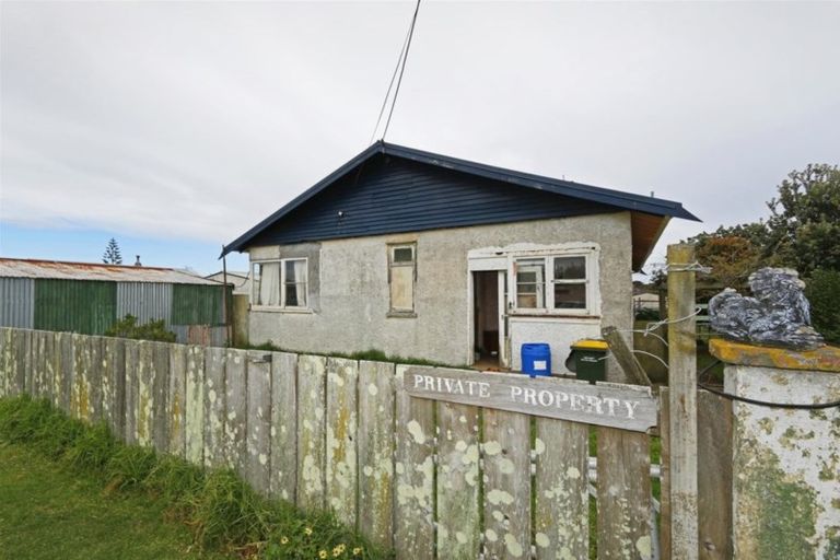 Photo of property in 8 Gisborne Terrace, Opunake, 4616