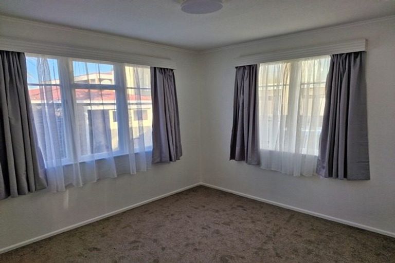 Photo of property in 3 Waters Place, New Lynn, Auckland, 0600