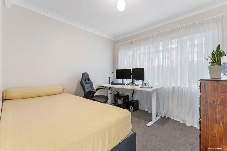 Photo of property in 36 Savoy Road, Glen Eden, Auckland, 0602