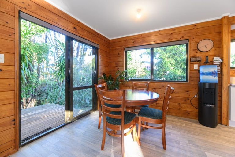 Photo of property in 42 Atkinson Road, Titirangi, Auckland, 0604