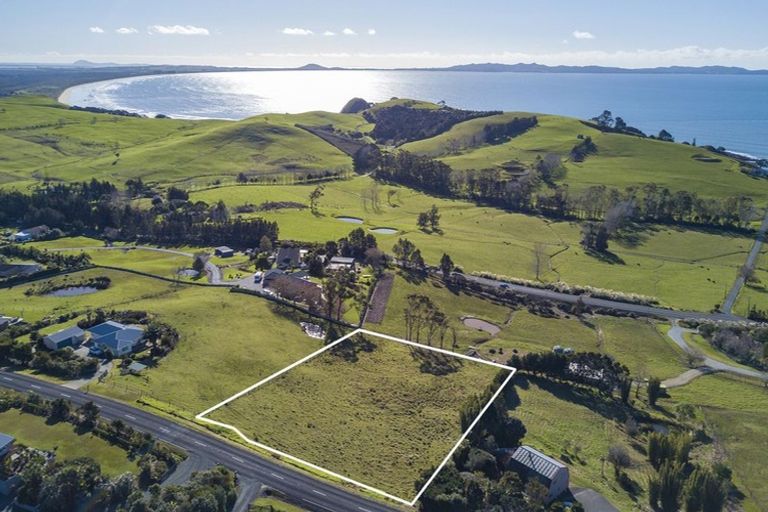 Photo of property in 24 Taipa View Road, Taipa, 0483