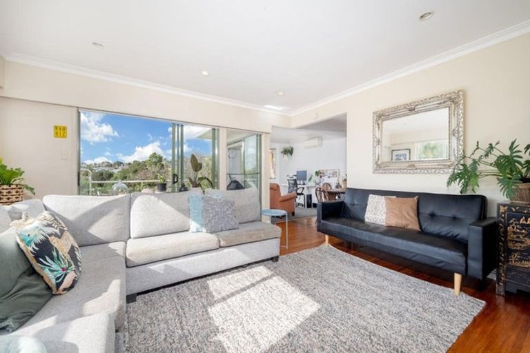 Photo of property in 30 Kiteroa Terrace, Rothesay Bay, Auckland, 0630