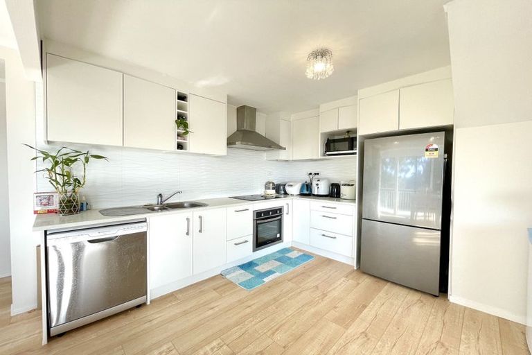 Photo of property in 3 Carl Place, Unsworth Heights, Auckland, 0632