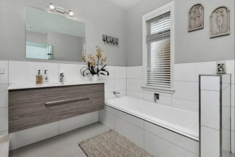 Photo of property in 1 Cochrane Road, Hobsonville, Auckland, 0616