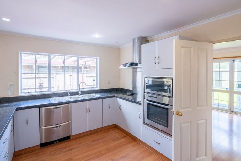 Photo of property in 2 Rosebank Avenue, Kelvin Grove, Palmerston North, 4414