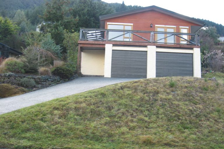 Photo of property in 9 Wye Place, Fernhill, Queenstown, 9300