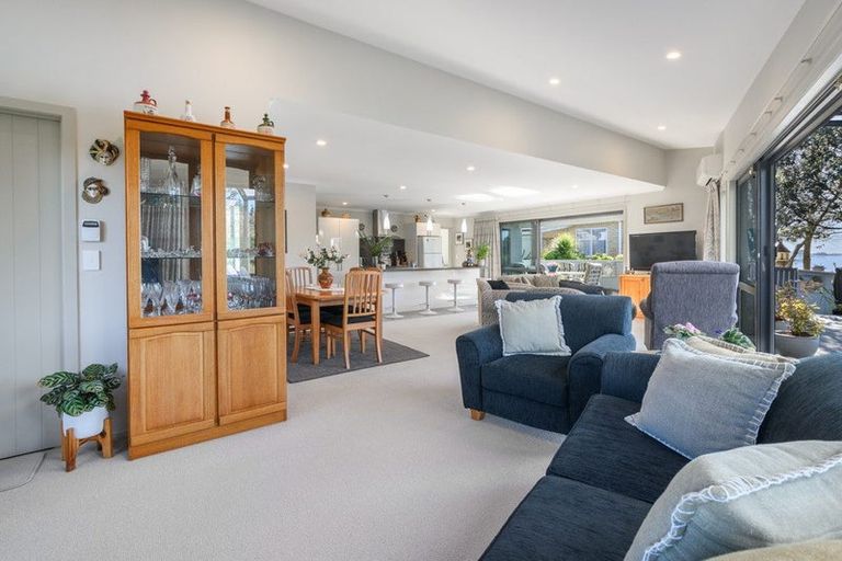 Photo of property in 205 Welcome Bay Road, Welcome Bay, Tauranga, 3112