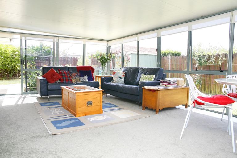 Photo of property in 9 Matilda Place, Weymouth, Auckland, 2103