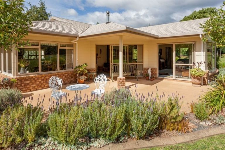 Photo of property in 1b Governors Heights, Whangamata, 3620