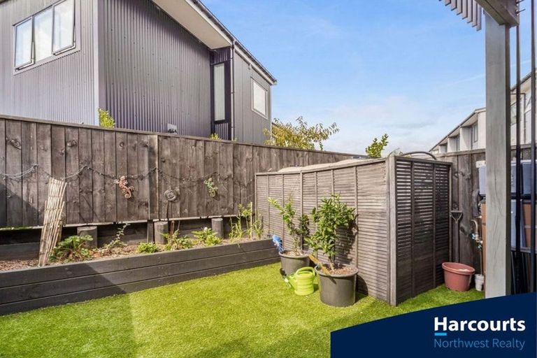 Photo of property in 3 Piko Lane, Hobsonville, Auckland, 0616