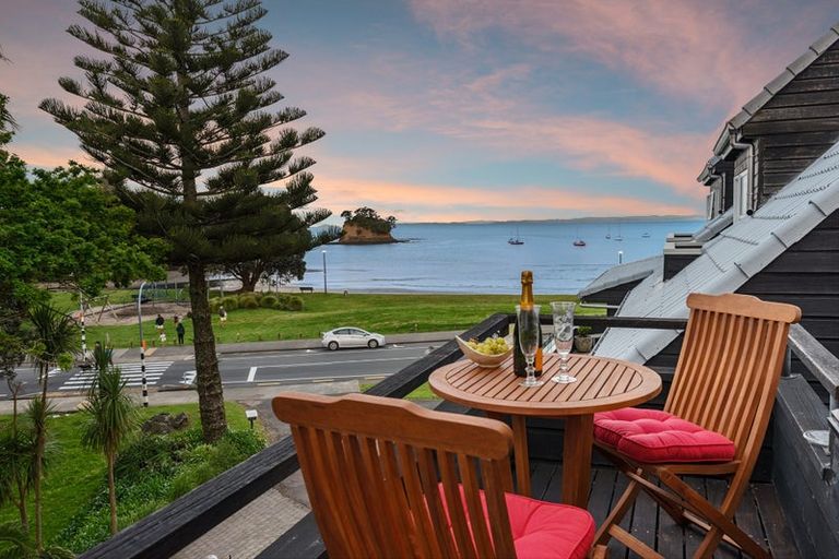 Photo of property in 2/946 Beach Road, Waiake, Auckland, 0630