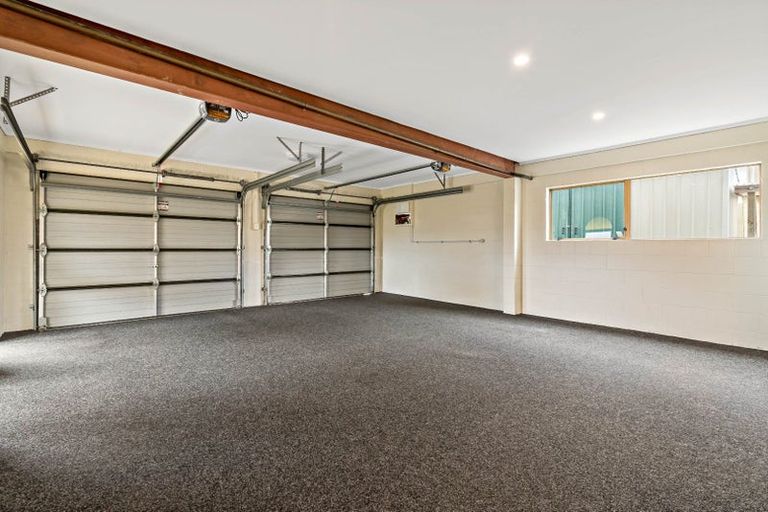 Photo of property in 18 Folkestone Street, Murrays Bay, Auckland, 0630