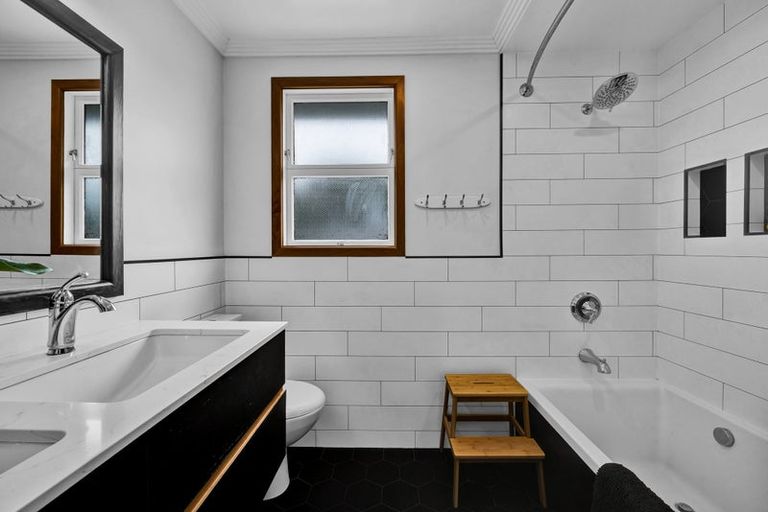 Photo of property in 7c Tasman Street, Vogeltown, New Plymouth, 4310