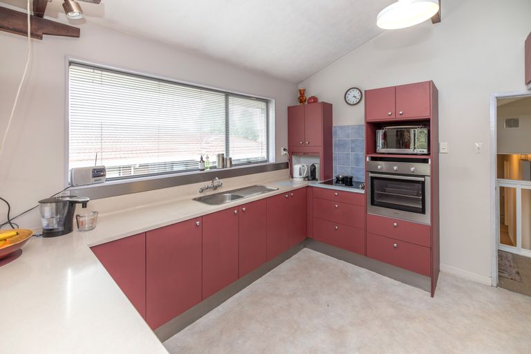 Photo of property in 10a Tracy Place, Redwood, Christchurch, 8051