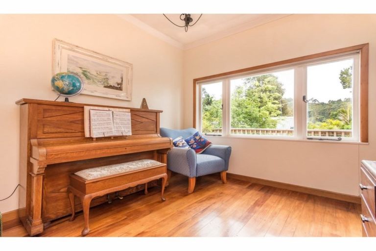 Photo of property in 84 Otitori Bay Road, Titirangi, Auckland, 0604