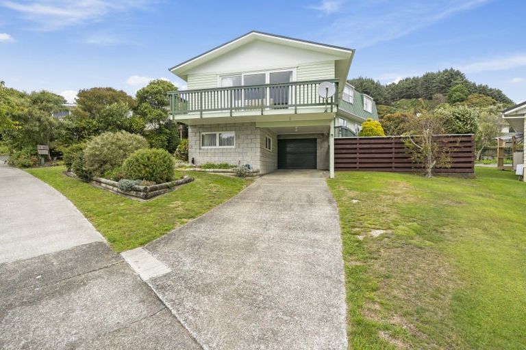 Photo of property in 72 Raroa Terrace, Tawa, Wellington, 5028