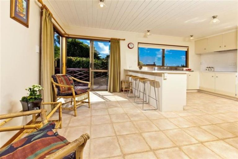 Photo of property in 4 Honeysuckle Lane, Mairangi Bay, Auckland, 0630