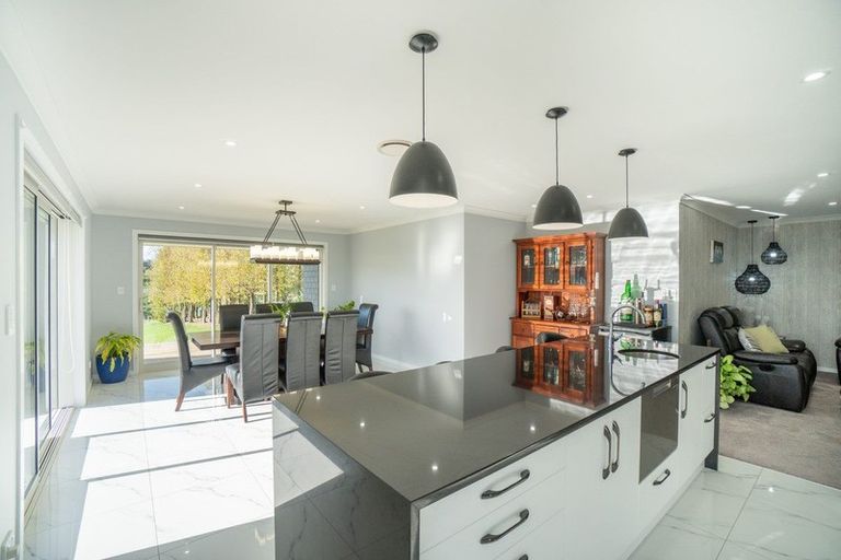 Photo of property in 2 Tutakarae Road, Kelvin Grove, Palmerston North, 4470