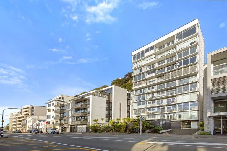 Photo of property in Dorchester Apartments, 144 Oriental Parade, Oriental Bay, Wellington, 6011