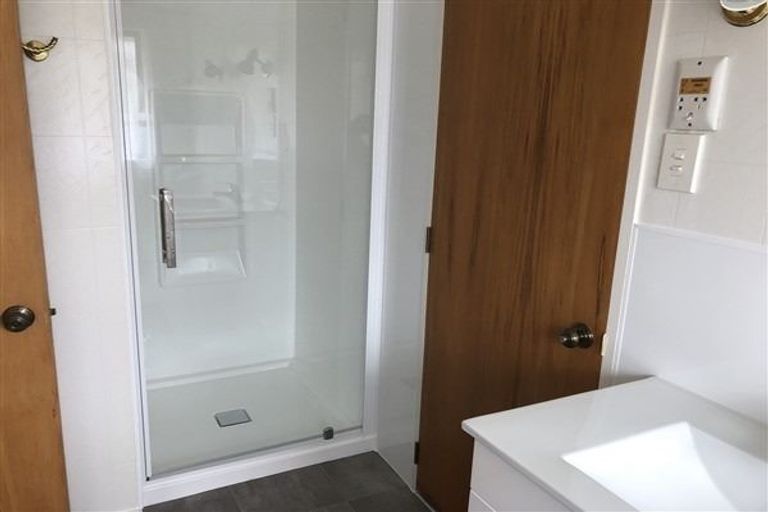 Photo of property in 32 Langston Avenue, Palmerston North, 4414