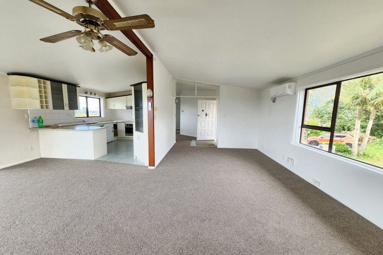 Photo of property in 619 Glenfield Road, Totara Vale, Auckland, 0629