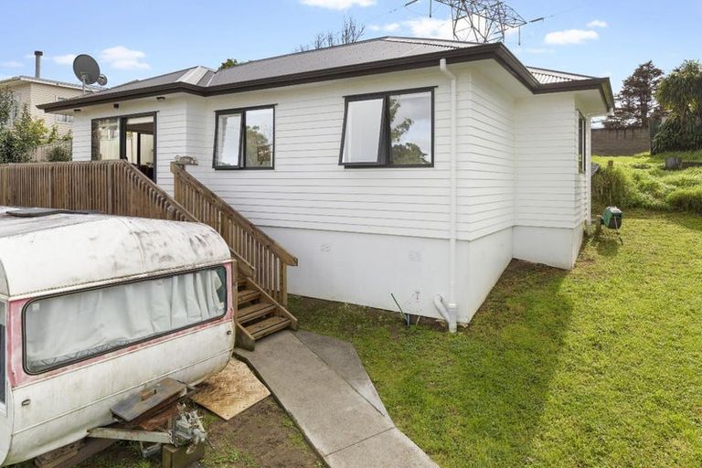Photo of property in 11 Lawrence Place, Otara, Auckland, 2023