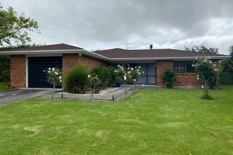 Photo of property in 10 Windsor Avenue, Waikanae, 5036