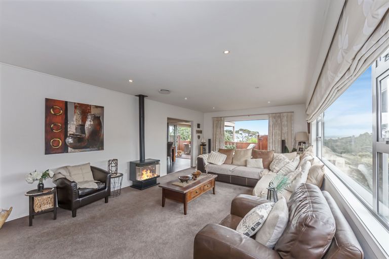 Photo of property in 1 Pluto Place, Beach Haven, Auckland, 0626