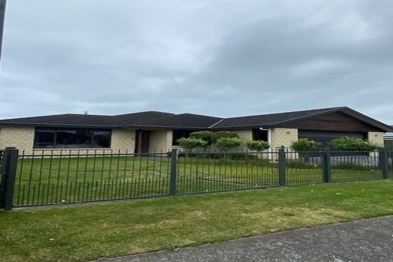 Photo of property in 15 Delta Mews Place, Clive, 4102