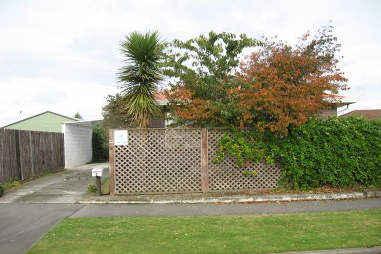 Photo of property in 6 Honeysuckle Place, Northcote, Christchurch, 8052