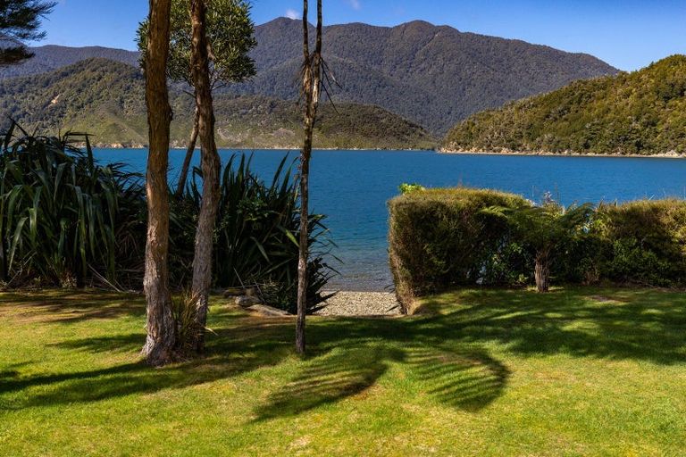 Photo of property in 25 Kamahi Road, Tennyson Inlet, Rai Valley, 7195