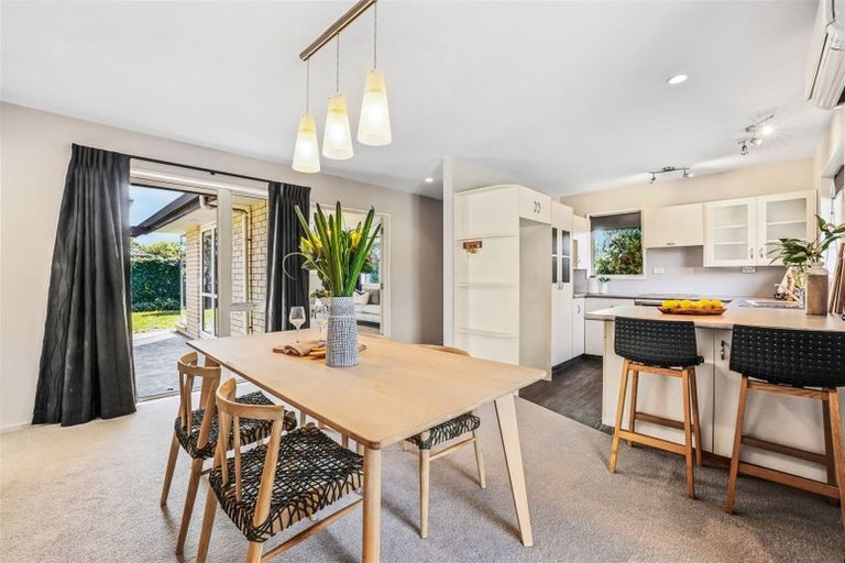 Photo of property in 22 Wendy Place, Heathcote Valley, Christchurch, 8022