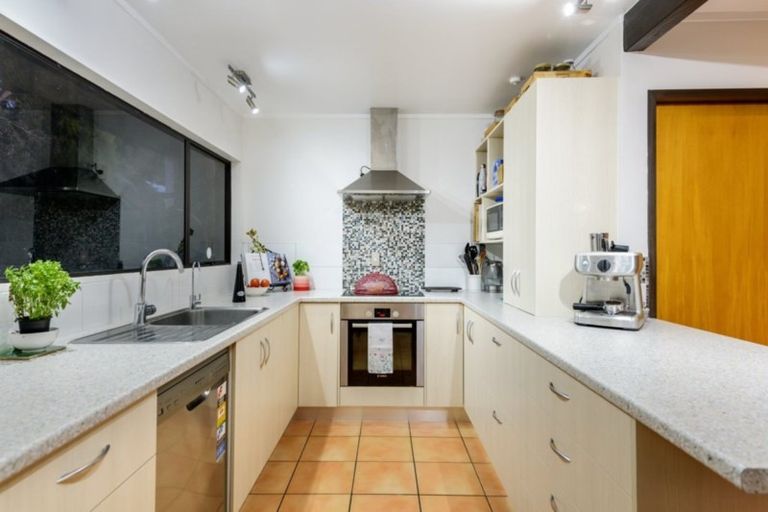 Photo of property in 25 Links View Drive, Omokoroa, 3114