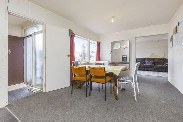 Photo of property in 17 Fernleigh Avenue, Waiuku, 2123