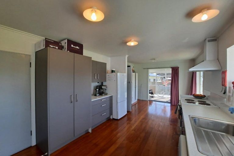 Photo of property in 9 Pukatea Street, Inglewood, 4330