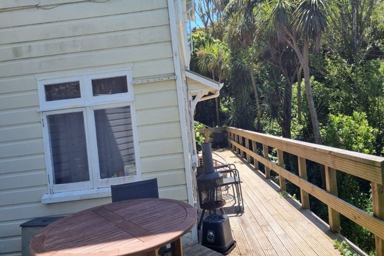 Photo of property in 25 Harbour View Road, Northland, Wellington, 6012