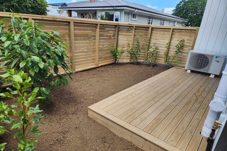 Photo of property in 1/32 Yeovil Road, Te Atatu Peninsula, Auckland, 0610