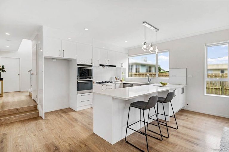 Photo of property in 8 Harrington Road, Henderson, Auckland, 0610