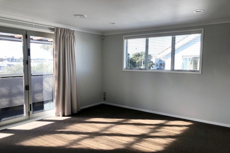 Photo of property in 11m Clearwater Cove, West Harbour, Auckland, 0618