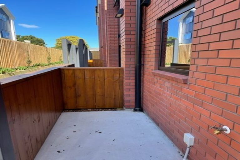 Photo of property in 6/10 Yeovil Road, Te Atatu Peninsula, Auckland, 0610