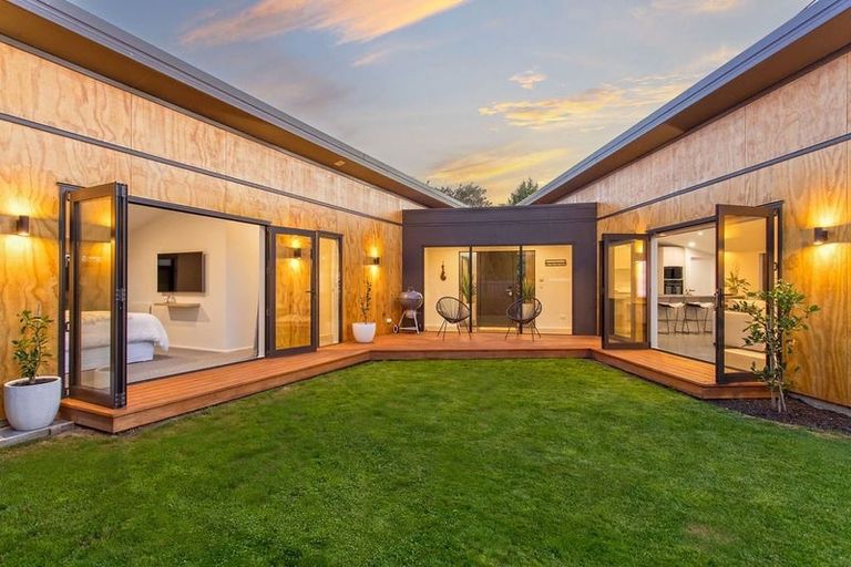 Photo of property in 98 Osborne Street, Waltham, Christchurch, 8011